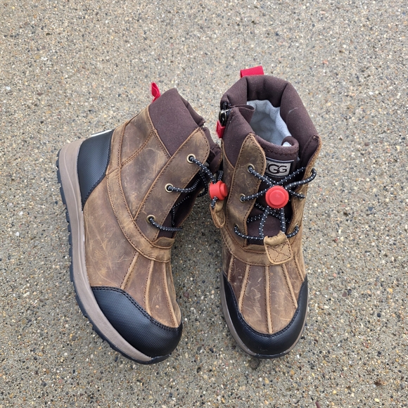 UGG Kids Boots in Brown and Black - Picture 2 of 12